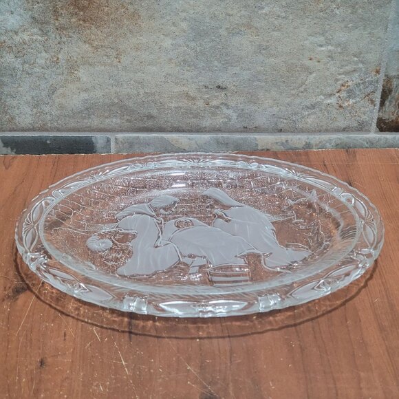 Vintage Clear Frosted Serving Dish Plaque Glass Oval Nativity Scene - Picture 5 of 11